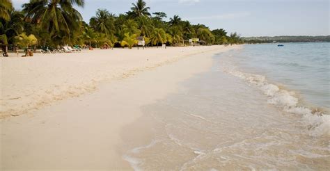 Jamaicas Iconic Seven Mile Beach: Your Ultimate。